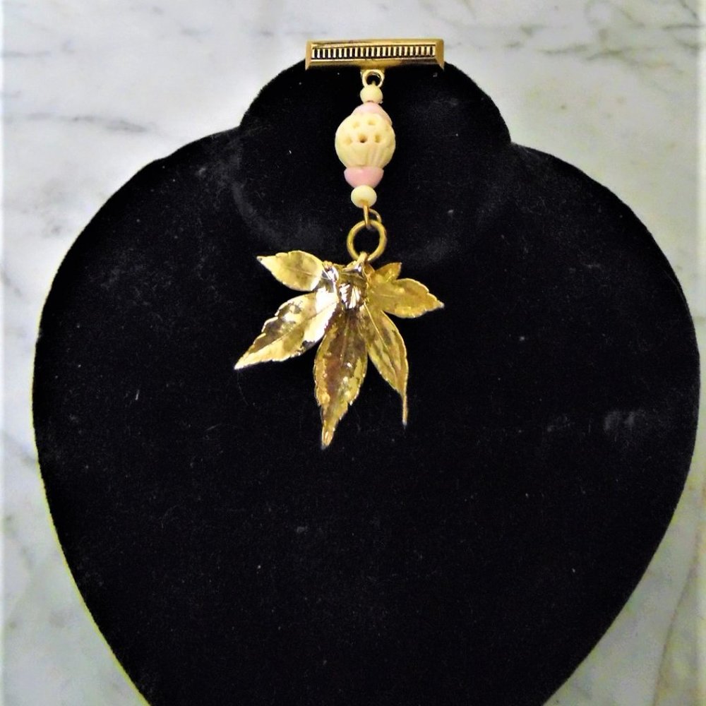 New 24k dipped maple leaf dangle pin